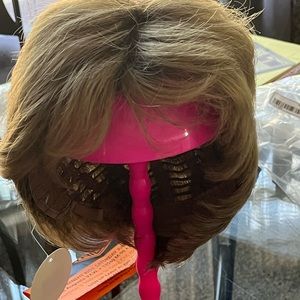 This is a short light brown wig